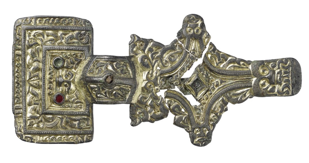 Z 7106 A. Square headed brooch set with garnets and decorated with "chip carved" zoomorphic ornament in Salin’s style I.