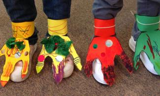 Dinosaur feet craft