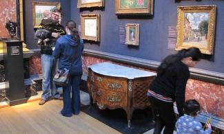 Family looking at paintings in the Museum