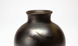 pot burnished earthenware made by magdalene odundo