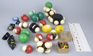 Set of atomic models in the form of 3D balls joined together