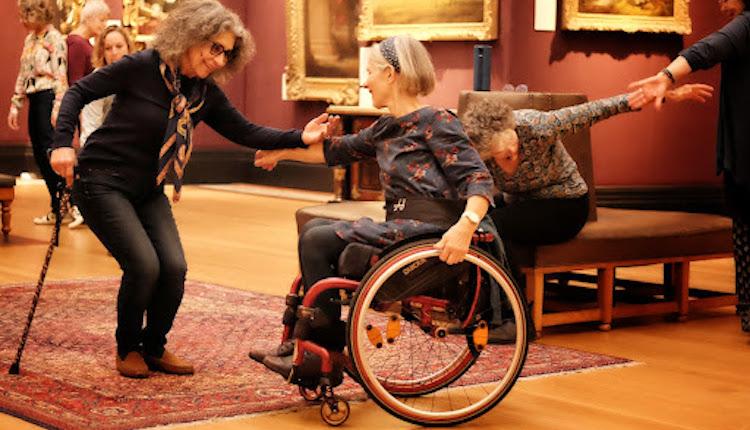 2 ladies dancing in a museum gallery